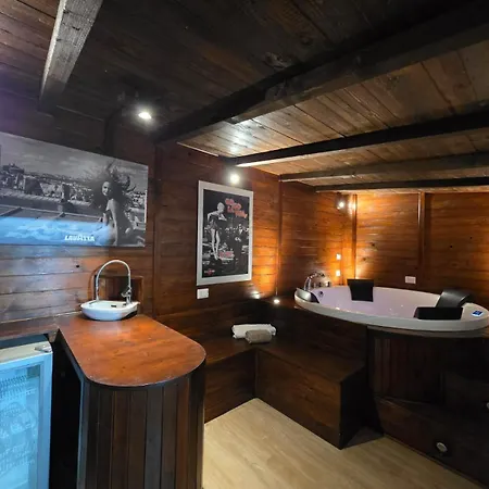 Attico Con Jacuzzi E Giardino-cagliari